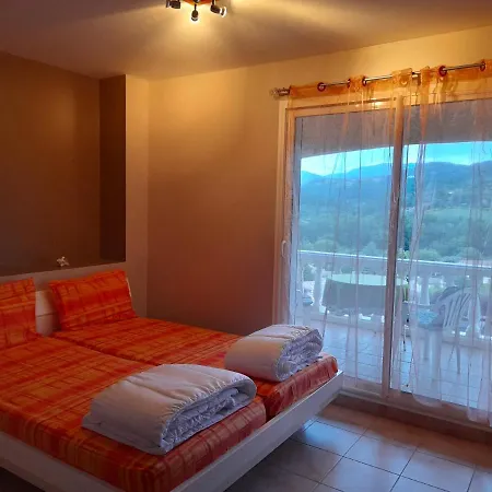 Chez Bernard Et Rosina Bed & Breakfast